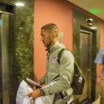 Jogador americano entrando no elevador do SERHS