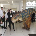 Olha o dinossauro!!