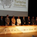 Superintendente de turismo, indústria e comércio de Ouro Preto, Gilson Martins/2- Presidente da ABAV nacional, Antônio Azevedo/3 - Diretor da Fire Assessoria em Eventos, Alexandre Araújo/4- Secretária adjunta de turismo do estado, Silvana Nascimento/5- Prefeito de Ouro Preto, José Leandro Filho/6- Presidente da ABAV-MG, Antônio da Matta/7- Presidente da Panrotas, Guillermo Alcorta/8- Secretário de turismo de Ouro Preto, Felipe Vecchia/ 9- Reitor da UFOP, Marcone Jamilson Freitas Souza