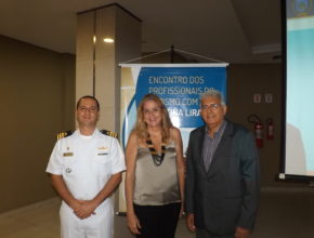 O comandante da Capitania dos Portos, Marcio Seiner e o presidente da Soamar, Paulo César Dantas, os palestrantes da noite