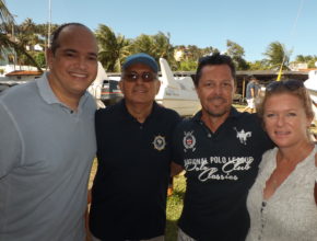 O comandante da Base Naval, Rodolfo Góisde Almeida, com o presidente da Soamar, Paulo Cesar Dantas e o empresário sueco Ola Birgersson e sua esposa Terese